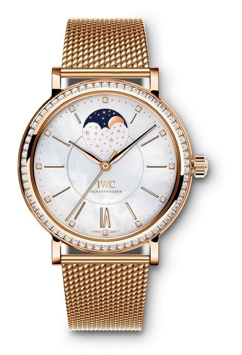 This portofino midsize watch by iwc is a moon phase watch for women made of stainless steel, with 12 diamonds to set the hours and a gold moon set thanks to its ideal 37mm diameter, the watch looked as good on the wrist of cate blanchett as it did on ewan mcgregor. IWC Portofino Automatic Moon Phase 37 Red Gold / Diamond ...
