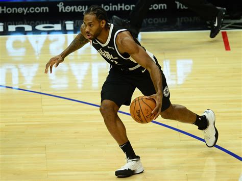 Heres he and oneal going hand to hand in toronto. Kawhi Leonard Hands: What Are the Measurements and Are They the Biggest in NBA History ...