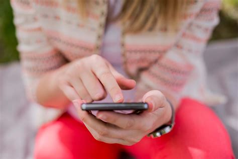 5 Social Media Rules Following a Death - Stuhr Funeral Home