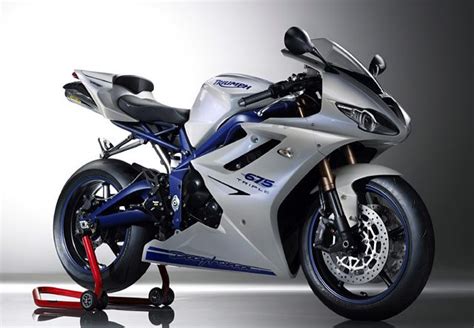 Triumph readied a special edition daytona 675 for those who are in for exclusive looks backing the performance specs of their bike. Triumph Daytona 675 SE - Modellnews