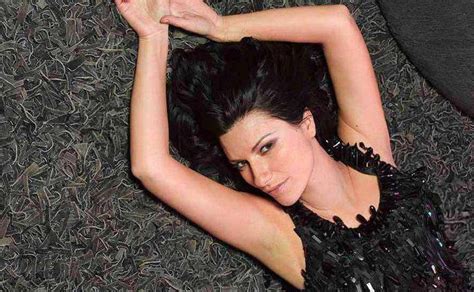 Laura Pausini Senza Mutande Laura Pausini Hot Senza Mutande Video Davidemaggio It