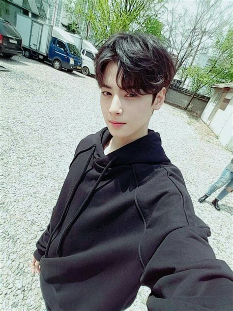 Cha eun woo (born lee dong min) is a south korean singer, actor, and member of the boy group 'astro'. Pin by 羽恩 韓 on 車銀優 | Cha eun woo, Cha eun woo astro, Handsome