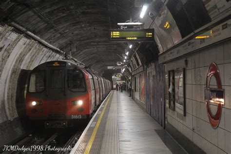London Underground Northern Line 1995 Stock 51615 Approach Flickr