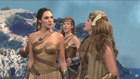 Watch The Moment Gal Gadot S Wonder Woman Shares Seriously Steamy Kiss With SNL S Kate McKinnon