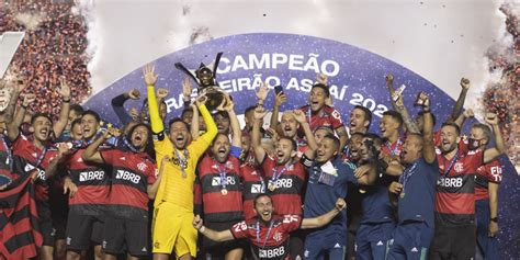 Veja abaixo o histórico do confronto desse clássico nacional. São Paulo - SP 2 x 1 Flamengo - RJ - Campeonato Brasileiro ...