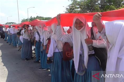 Hari Pahlawan Merah Putih Sepanjang 3219 Meter Terbentang Di Suramadu