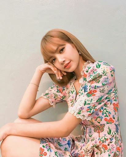 20 Times Blackpinks Lisa Wore The Most Beautiful Dresses Koreaboo