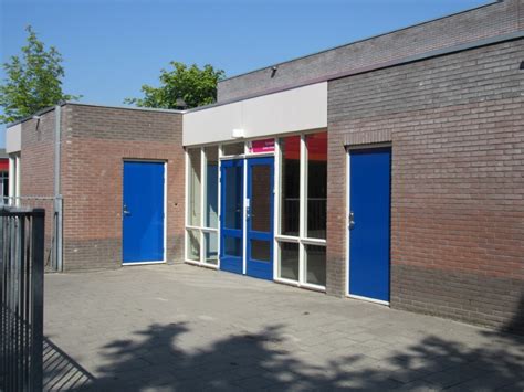 Steenblokschool in veenendaal and in 1975 was appointed head teacher of this school. Schilderwerk bij gymnastieklokaal de Zoete Inval | Achterberg Schilders Ede