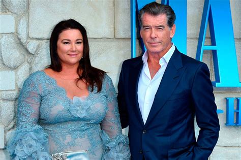 pierce brosnan and wife keely shaye smith put on loved up display at mamma mia premiere