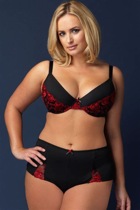 Black And Red Rose Embroidered Short Plus Size 14 16 18 20 22 24 26 28 30 32 Gorgeous Curvy