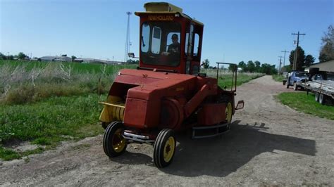 New Holland 1281 Self Propelled Baler Youtube