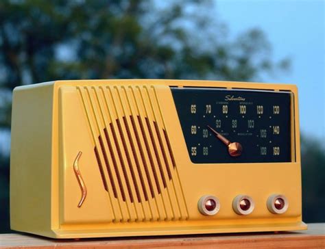 Silvertone Vintage Am Fm Tube Radio Warm Yellow Fully Restored