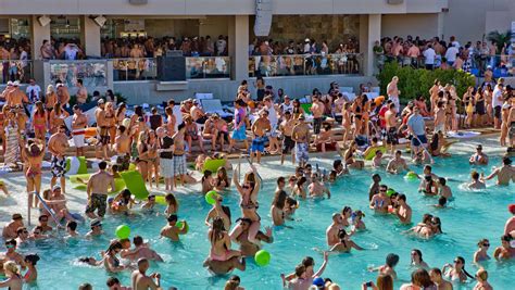 Las Vegas Pool Season Is Now Open Heres What You Need To Know