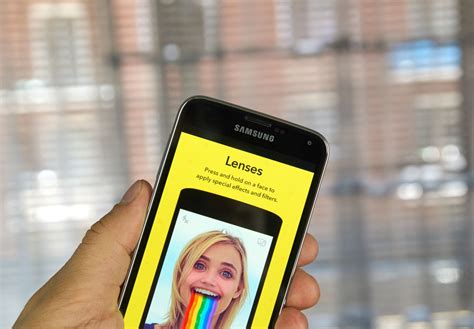 Snapchat is a social networking app that enables users (snapchatters) to send videos or pictures to other snapchat use. Snapchat ouvre ses API publicitaires, annonce ses premiers ...