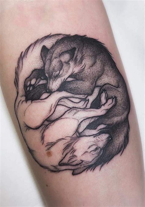 Pin By Charissa Andof On Tattoo Wolf Tattoo Design Flame Tattoos
