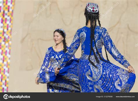 Khiva Uzbekistan August 2018 Folk Dancers Performs Traditional Dance