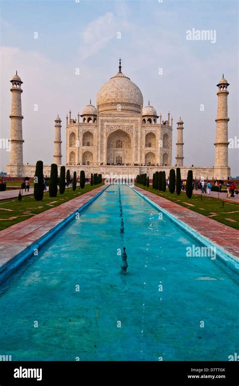 Taj Mahal Reflecting Pool Hi Res Stock Photography And Images Alamy