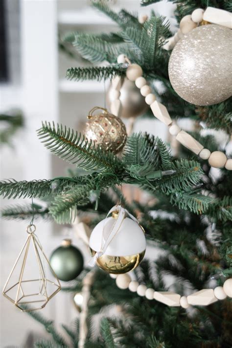 Modern Minimalistic Christmas Tree Decor Halfway Wholeistic