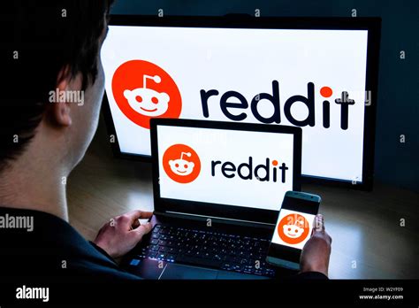 Reddit Logo Hi Res Stock Photography And Images Alamy