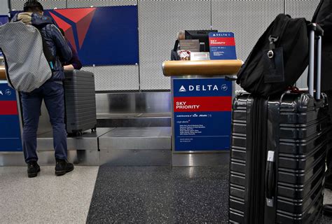 Delta Issues Winter Storm Waiver For Chicagos Ohare Midway Bloomberg