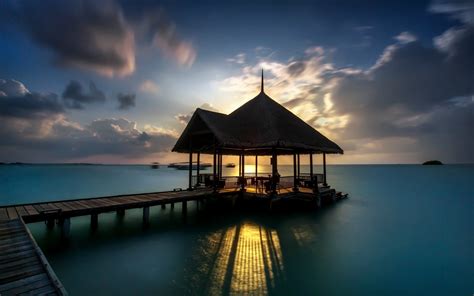 Resort Hut Hotel Ocean Tropical Sunset Clouds Hd Wallpaper Nature And Landscape Wallpaper Better