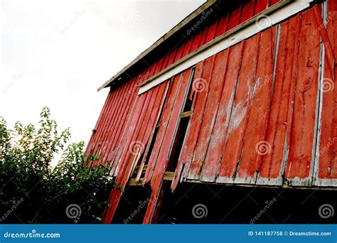 Red Wood Barn Stock Photo Image Of Barn Weathered 141187758