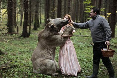 عکس های خیره کننده رابطه انسان با حیوان
