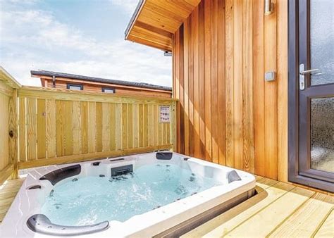 lodges near longleat safari park with bubbly hot tubs lodges with hot tubs