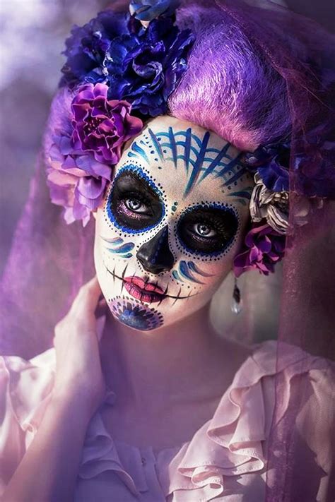 It's as if putting makeup on to have fun is a shame. 30 Sugar Skull Halloween Makeup Ideas to Look Scary - Flawssy