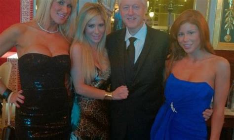 Bill Clinton é Fotografado Ao Lado De Atrizes Pornô Jornal O Globo