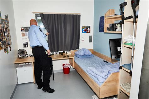 prisioneiros na finlândia vivem em prisões abertas onde aprendem habilidades tecnológicas mdig