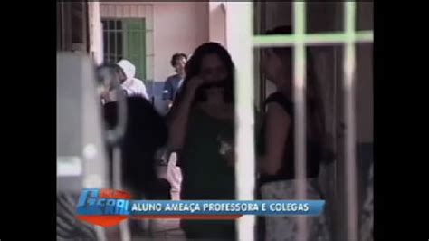 Estudante invade escola em Campos RJ e ameaça professora e colegas