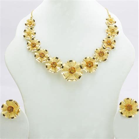 Gold Flower Necklace At Rs 135000set Gold Necklace Id 21306220248