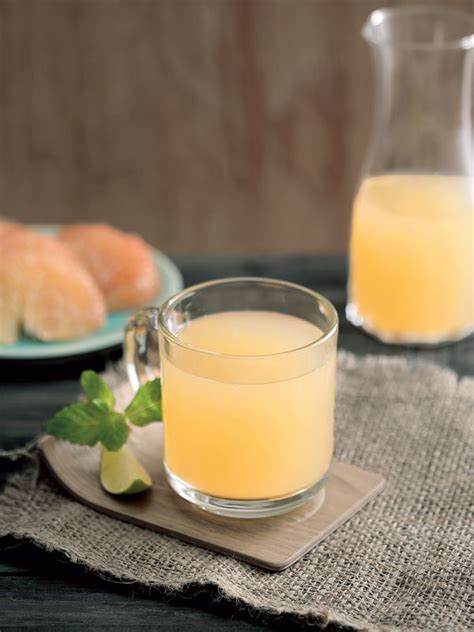 ชาส้มโอ สูตรนี้มีกลิ่นหอมของสะระแหน่ เพิ่มความหวานจากน้ำผึ้ง ดื่มร้อน ๆ