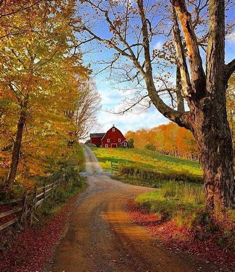 A Red Barn Autumnleaves The Perfect Fall Scene Igercatskills
