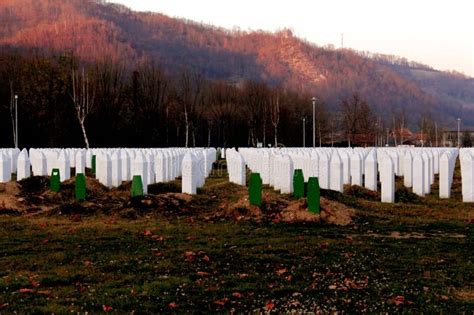 Lejla gačanica, urednica izvještaja na bosanskom. Il Memoriale Ed Il Cimitero Di Srebrenica-Potocari Per Le ...
