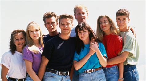 Beverly Hills 90210 Turns 25 What You Never Knew About The Show