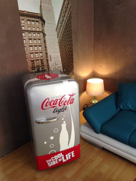 Ein amerikanischer kühlschrank nostalgisches design wie in den 50er jahren mit der technik hallo verkaufe hier ein gebrauchten coca cola retro kühlschrank. Coca Cola "Light" Edition Kühlschrank Original 50er Jahre ...