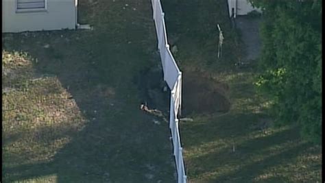 2nd Sinkhole Appears In Seffner Fl Tampa Bay Area About 2 Miles From The One That Swallowed A
