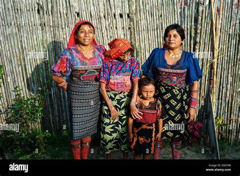 Three Generations Of Cuna Indians On Panamas San Blas Islands Stock