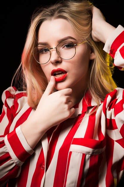 Premium Photo Closeup Portrait Of Seductive Blonde Woman With Red Lips Wearing Glasses