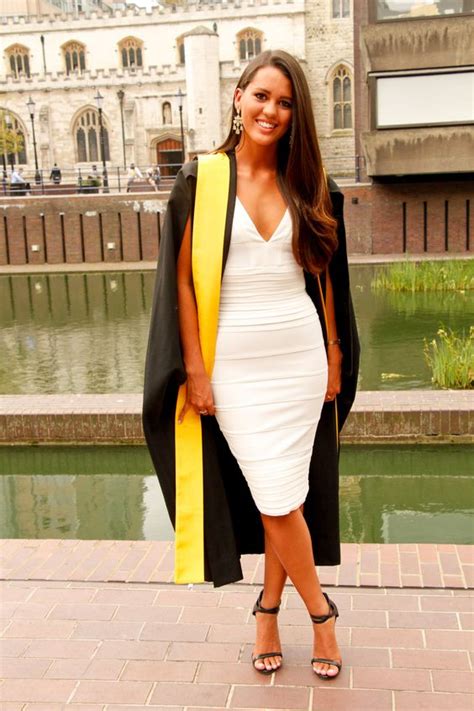 16 Chic And Comfy Graduation Dresses To Rock Styleoholic