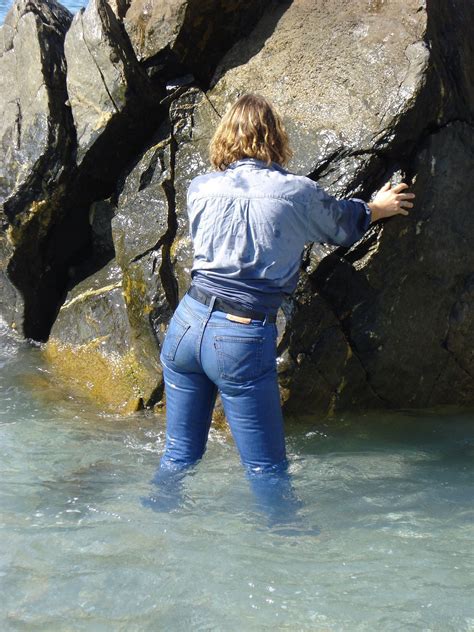 Levi's® / джинсы 501 original fit. #SexyBlonde in the water. #WomensFashion #WomensStyle #Wetlook #Levis #LevisJeans #TightJeans # ...