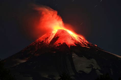 Chiles Villarica Volcano Erupts These Images Show The Raw Power Of