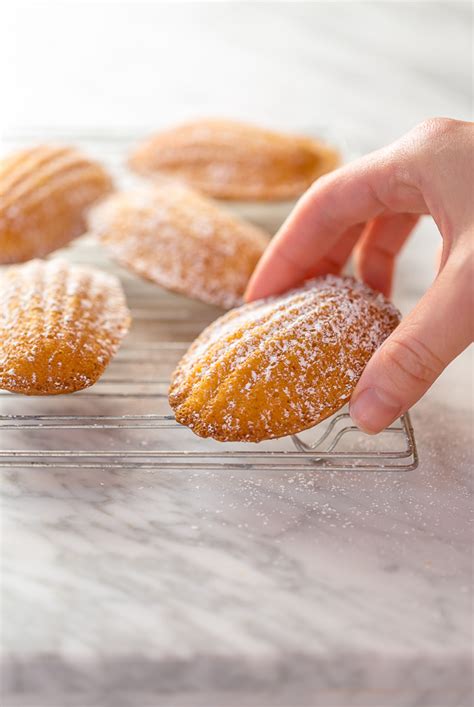 Entdecke rezepte, einrichtungsideen, stilinterpretationen und andere ideen zum ausprobieren. Moist Madalines / Moist Madalines - Brown Butter Whisky ...