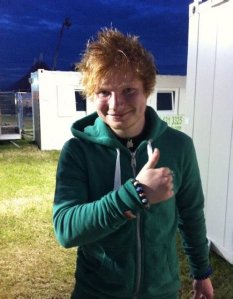 Image Ed Thumbs Uppng Ed Sheeran Wiki Fandom Powered By Wikia