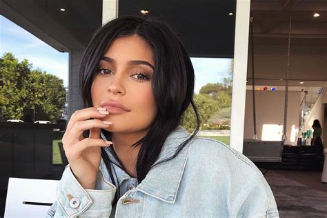 Kylie Jenners Makeup Artist Shares The Products He Cant Live Without