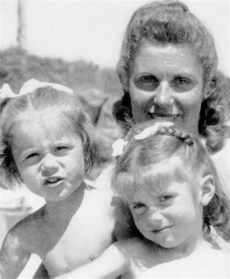 Il n'y a pas un jour où je ne reçois pas un coup de. Françoise Dorléac and Catherine Deneuve with their mother ...