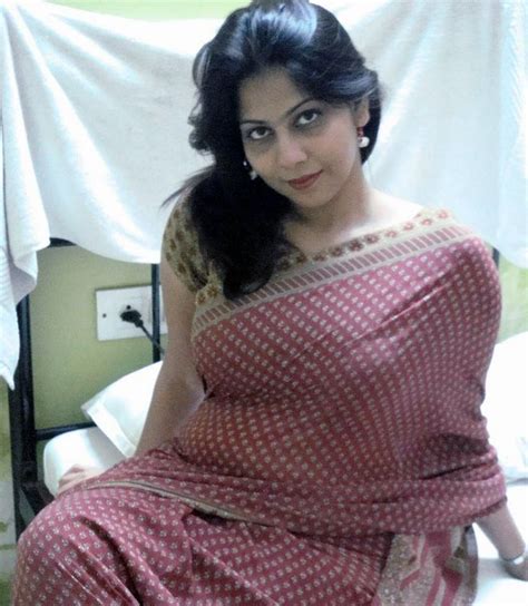 Hot Desi Beautiful Stunning Aunty From Delhi In Saree Photos Hd Latest Tamil Actress Telugu