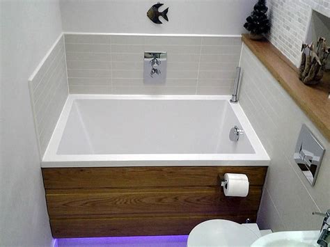 Actually, there are some types of soaking tubs for small bathrooms provided in the markets. The Calyx soaking tub set in a narrow bathroom | Bathtubs ...